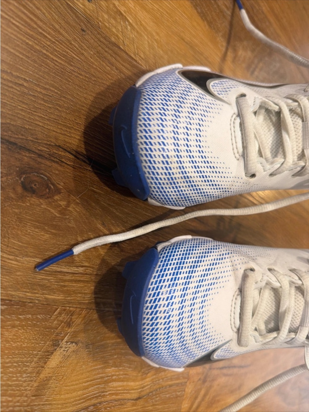 Nike White and Blue kids football cleats - Picture 5 of 7